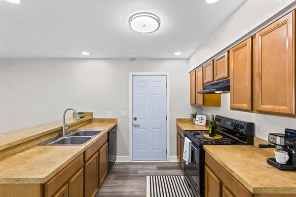 10230 GENESEE LN, Orlando, FL 32821