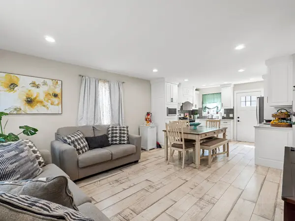 19 Wolf Dr, Hamilton Twp, NJ 08610-1117