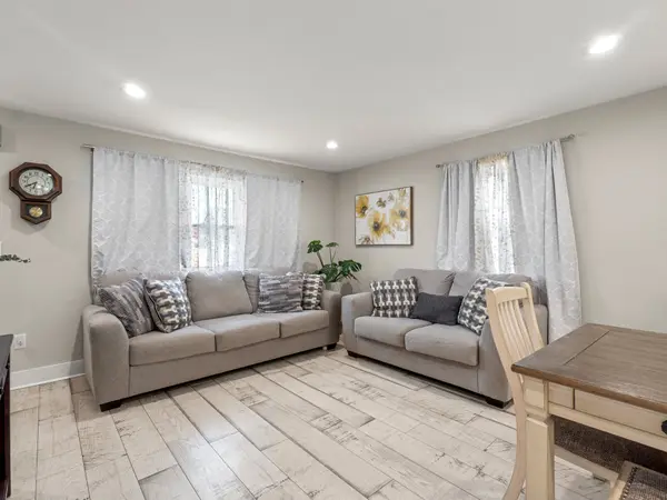 19 Wolf Dr, Hamilton Twp, NJ 08610-1117