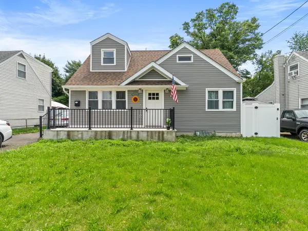 19 Wolf Dr, Hamilton Twp, NJ 08610-1117