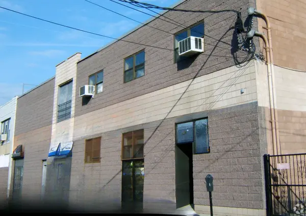 420 34th St, Union City, NJ 07087-7796