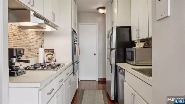 2077 Center AVE #18c, Fort Lee, NJ 07024