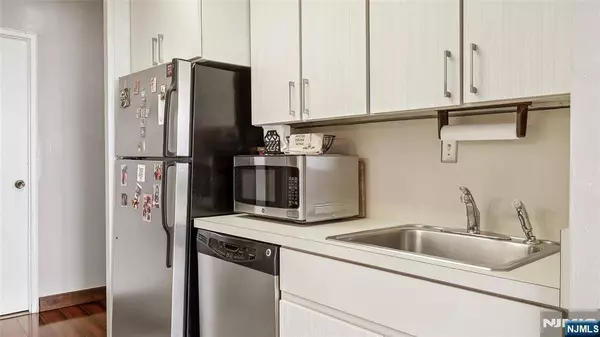 2077 Center AVE #18c, Fort Lee, NJ 07024