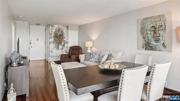 2077 Center AVE #18c, Fort Lee, NJ 07024