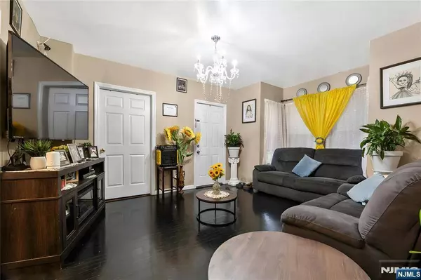 338-340 Manson PL, Plainfield, NJ 07063