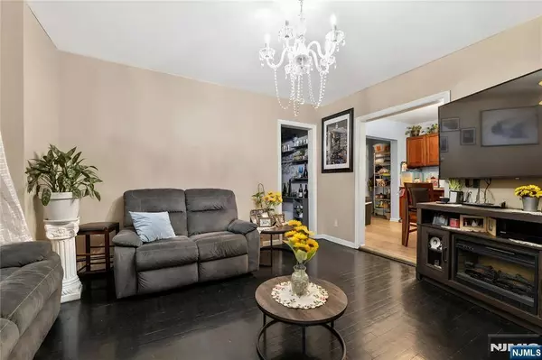 338-340 Manson PL, Plainfield, NJ 07063