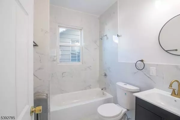 93 21St St #3, Irvington Twp., NJ 07111