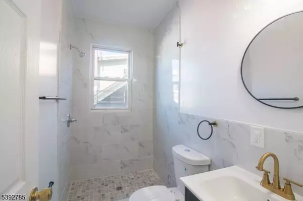 93 21St St #3, Irvington Twp., NJ 07111