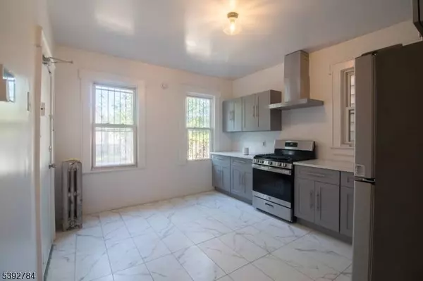 93 21St St #1, Irvington Twp., NJ 07111