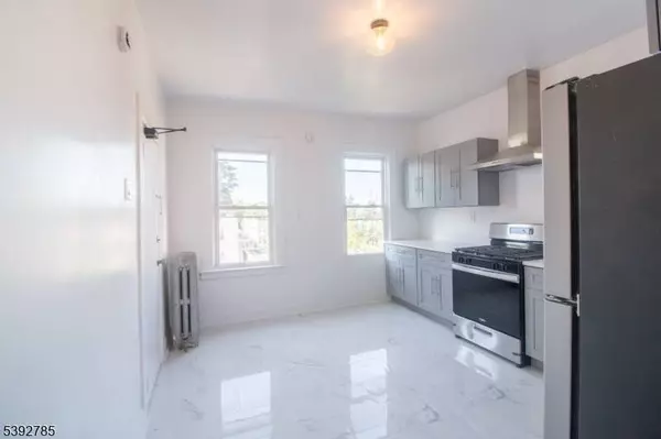 93 21St St #3, Irvington Twp., NJ 07111