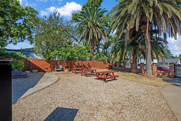 2944 Del Paso BLVD, Sacramento, CA 95815