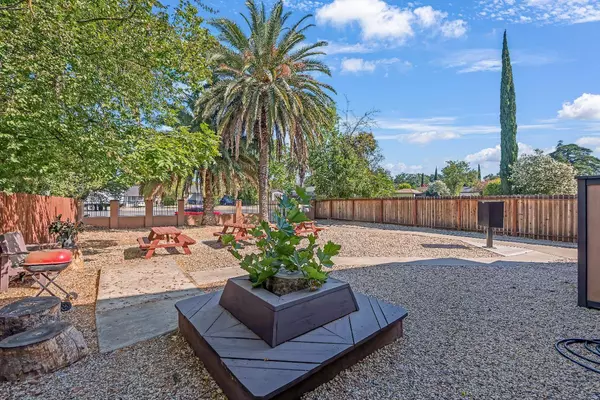 2944 Del Paso BLVD, Sacramento, CA 95815