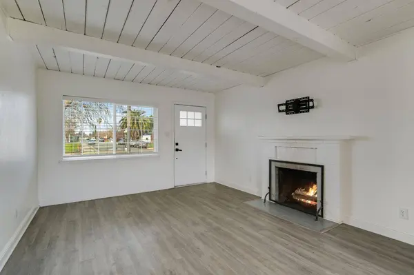 5823 61st ST, Sacramento, CA 95824