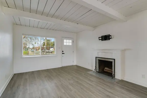 5823 61st ST, Sacramento, CA 95824