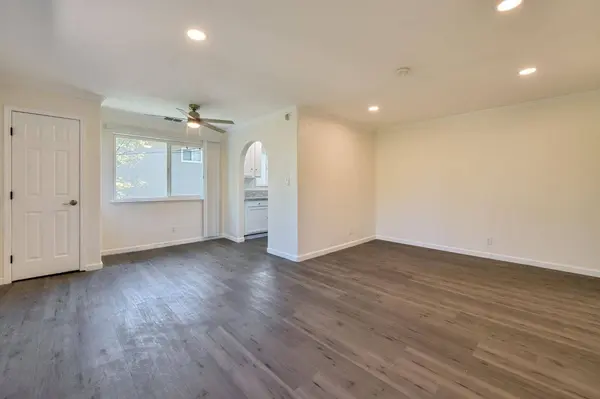 5758 Walerga RD #4, Sacramento, CA 95842