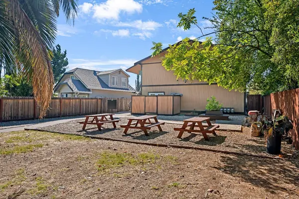 2944 Del Paso BLVD, Sacramento, CA 95815