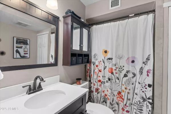 3636 W CROCUS Drive, Phoenix, AZ 85053