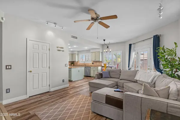 8534 W CARIBBEAN Lane, Peoria, AZ 85381