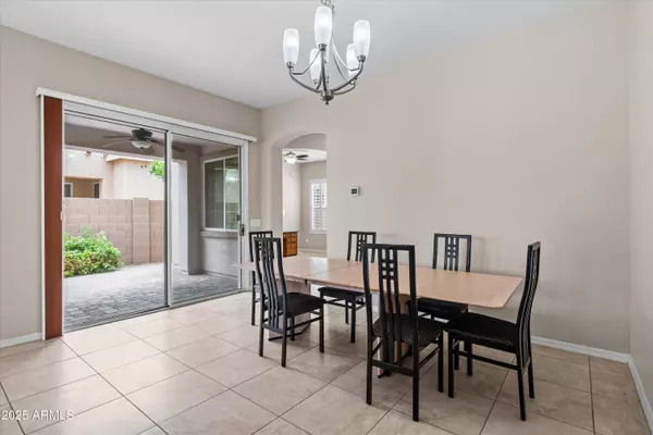 2040 E GERONIMO Street, Chandler, AZ 85225