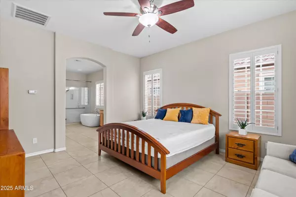 2040 E GERONIMO Street, Chandler, AZ 85225