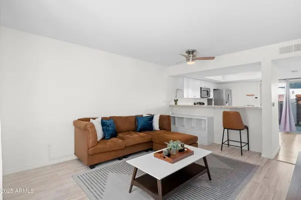 2802 E BECK Lane #2, Phoenix, AZ 85032