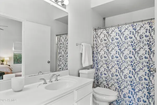 3925 E MONTE CRISTO Avenue, Phoenix, AZ 85032