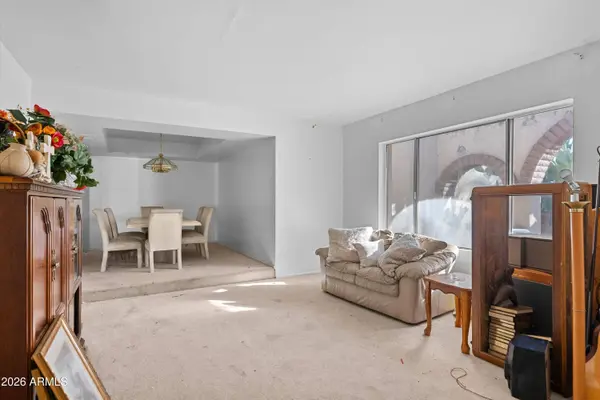 2816 E VISTA Drive, Phoenix, AZ 85032