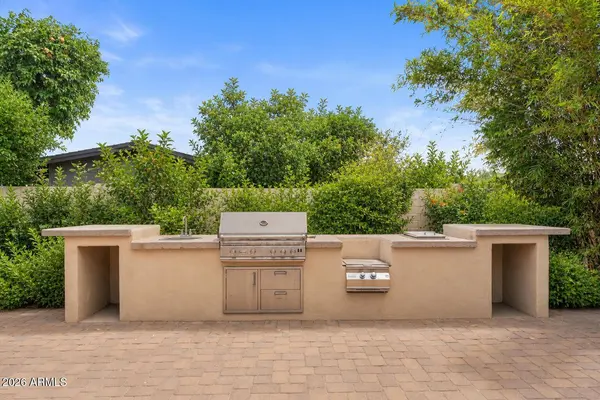 8621 E WELDON Avenue, Scottsdale, AZ 85251