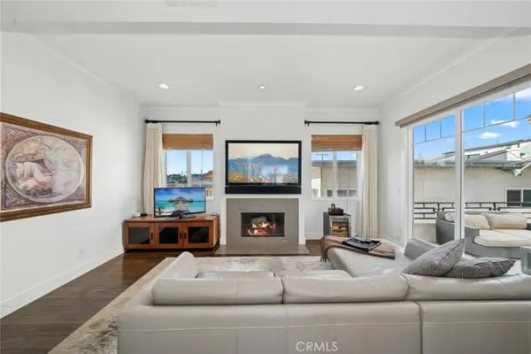 1/2 Poinsettia AVE, Corona Del Mar, CA 92625