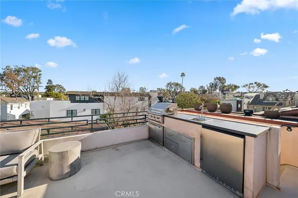 1/2 Poinsettia AVE, Corona Del Mar, CA 92625