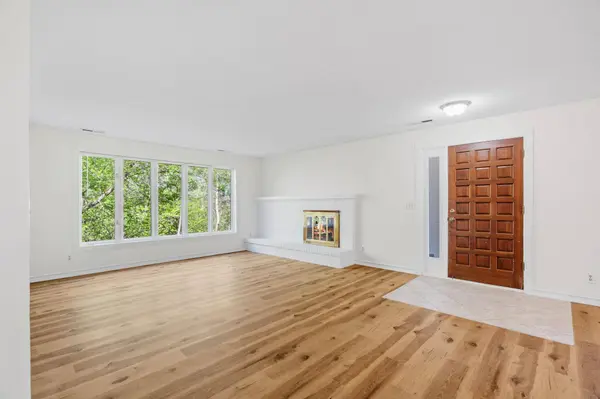 9018 Neill Lake RD, Eden Prairie, MN 55347