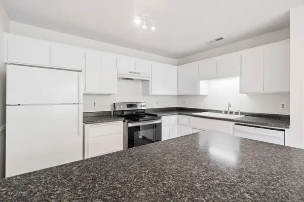 9018 Neill Lake RD, Eden Prairie, MN 55347