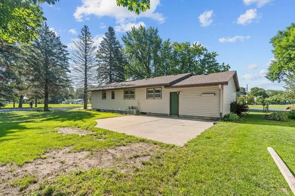 401 W Douglas ST, Arlington, MN 55307