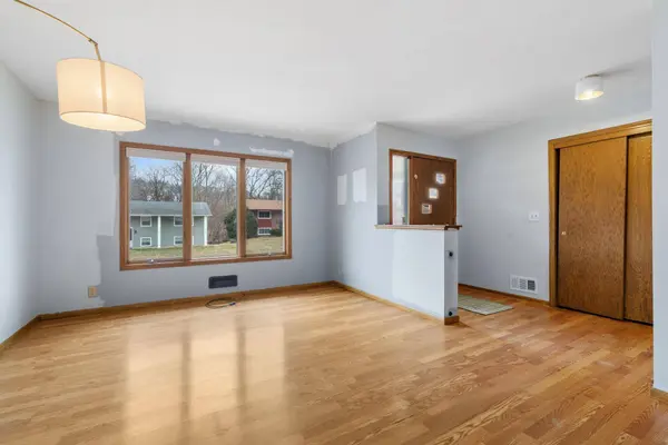 6089 Xylon AVE N, Minneapolis, MN 55428