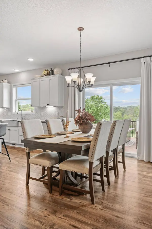 8957 Lakeside DR, Victoria, MN 55386