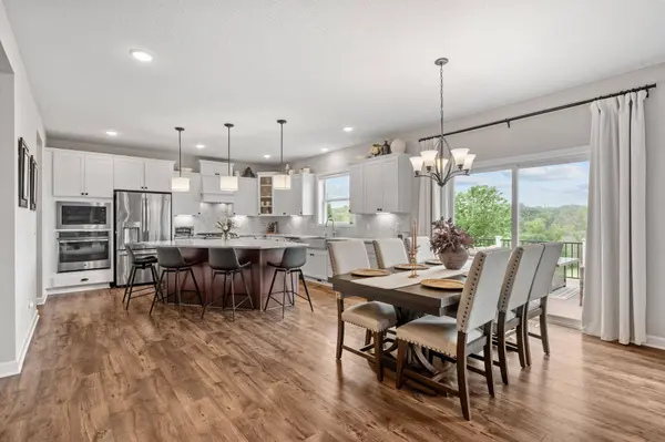 8957 Lakeside DR, Victoria, MN 55386