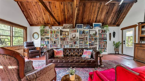 9133 PINE TREE DR, Lakeland, FL 33809