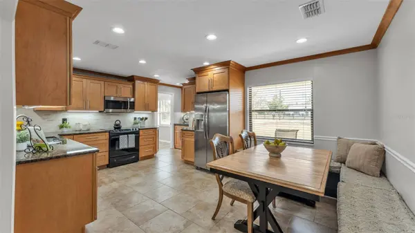 9326 EDISON RD, Lithia, FL 33547