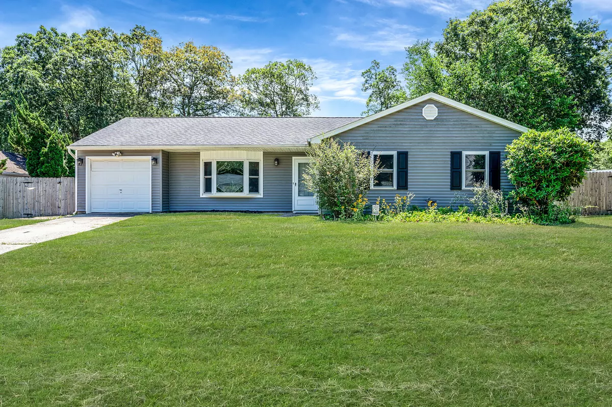 Middle Island, NY 11953-2125,6 Shelley Dr