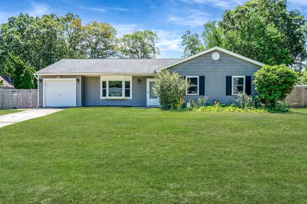 6 Shelley Dr, Middle Island, NY 11953-2125