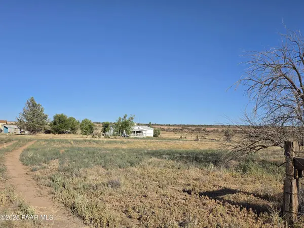 24055 N State Route 89, Paulden, AZ 86334