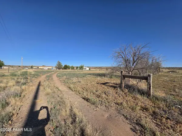 24055 N State Route 89, Paulden, AZ 86334