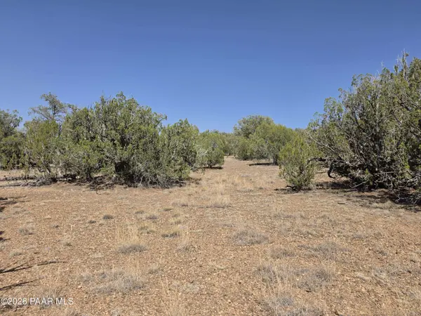000 Elk LN, Seligman, AZ 86337