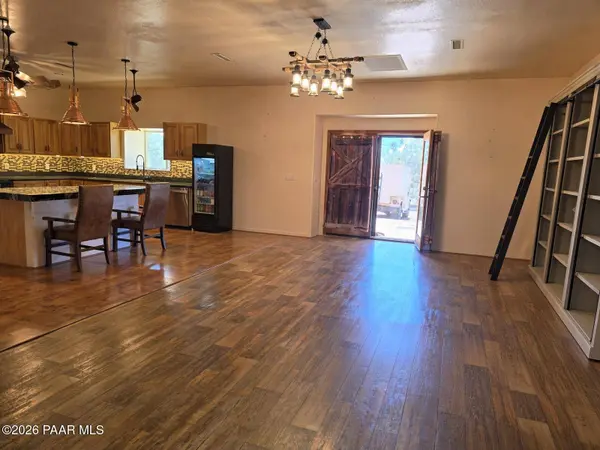 33425 W Cowboy Clint WAY, Seligman, AZ 86337