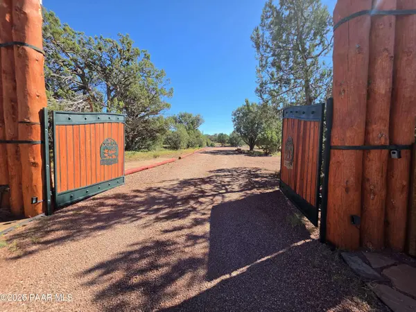 33425 W Cowboy Clint WAY, Seligman, AZ 86337