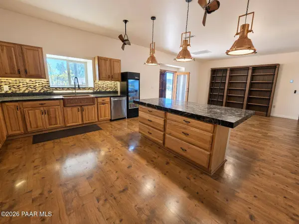 33425 W Cowboy Clint WAY, Seligman, AZ 86337