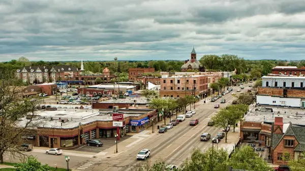 Downtown Brighton vs. Downtown Howell: Which Livingston County Downtown Is Right for You?,Pat Lotz