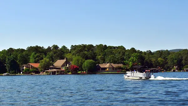 Best Lakes to Live On in Livingston County, Michigan,Pat Lotz