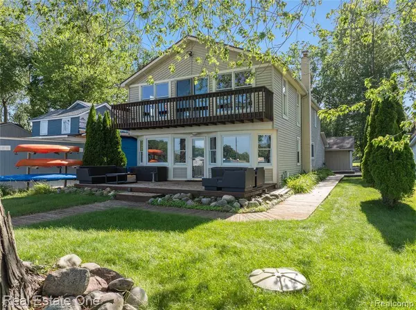 4825 DOWNING Drive, Hamburg Twp, MI 48169