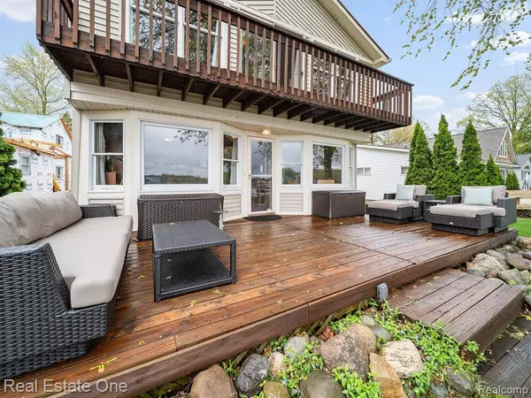 4825 DOWNING Drive, Hamburg Twp, MI 48169